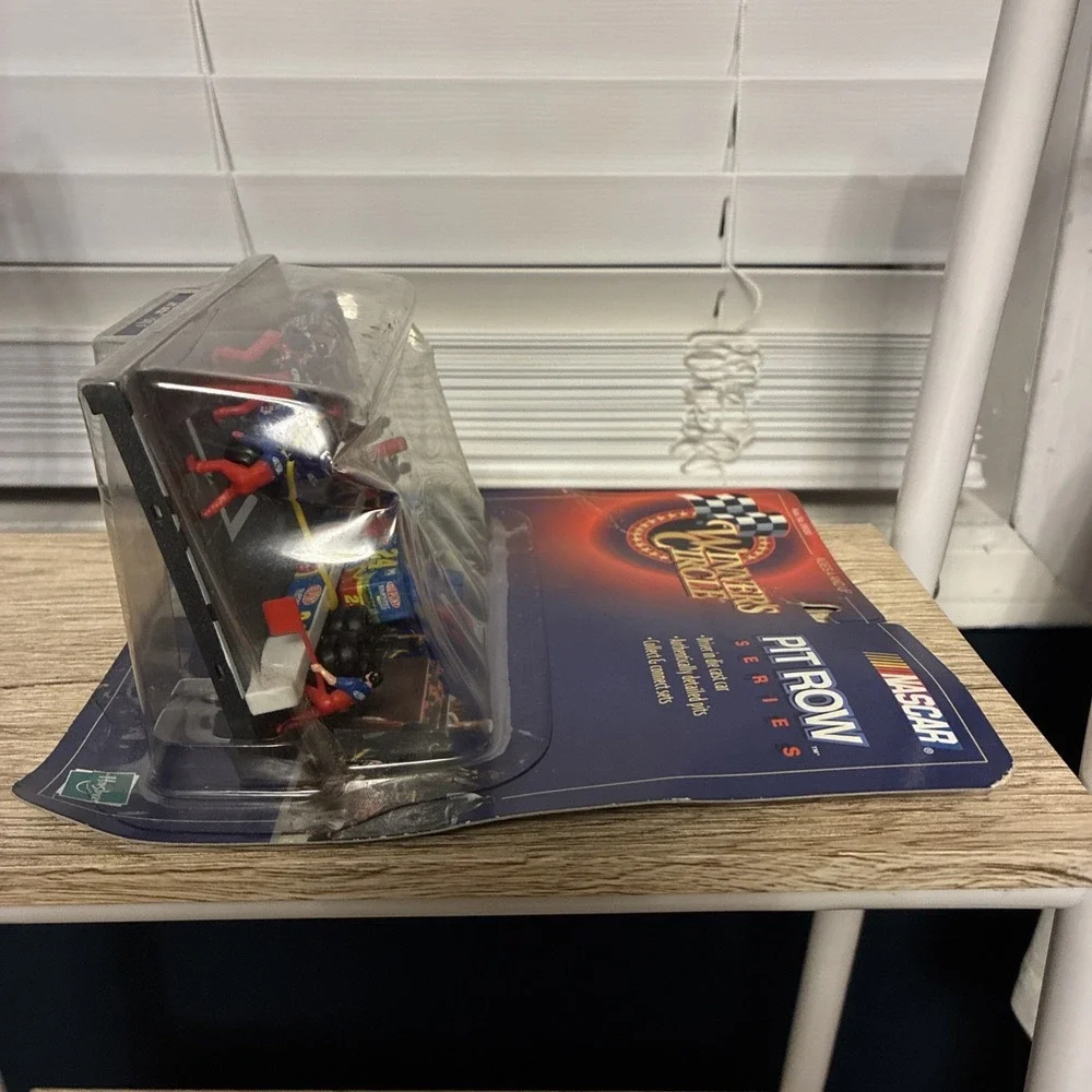Vntg‎ 1999 Hasbro Winners Circle Pit Row Series Jeff Gordon Pulling In 1:64